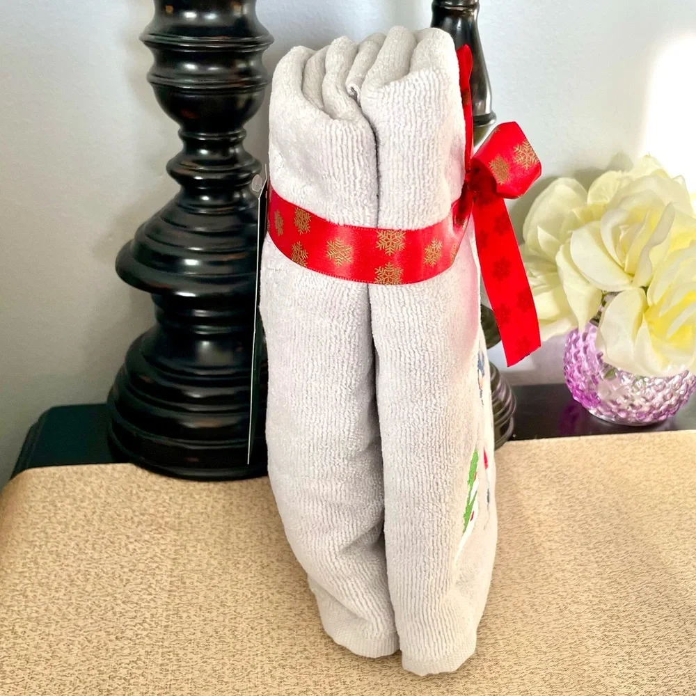 New Set of 2 GNOME CHRISTMAS TREES Bathroom Hand Towels